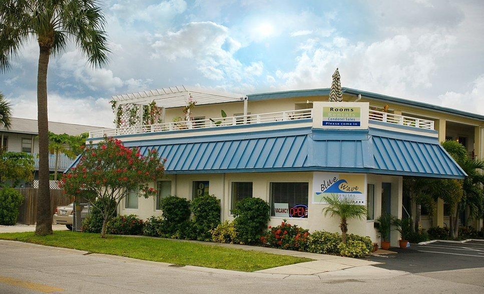 Blue Wave Motel Clearwater Beach Exterior photo